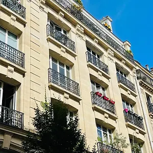 Apartment Centre Dernier Etage Vue Ascenseur, Paris