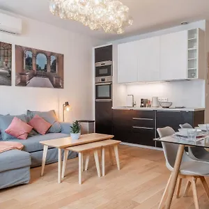 Apartment Spacieux Et Renove, Paris